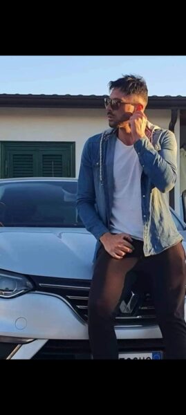 BEL RAGAZZO ALTO 195 PER UOMINI RISERVATI E GENEROSI